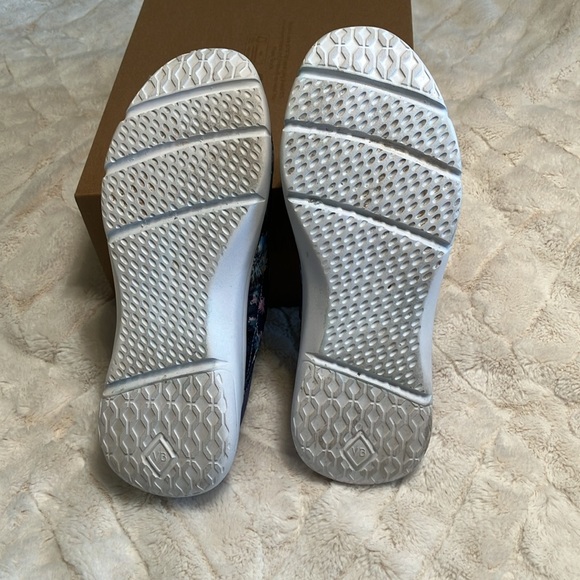 Vera Bradley floral slip on sneakers - Picture 5 of 6